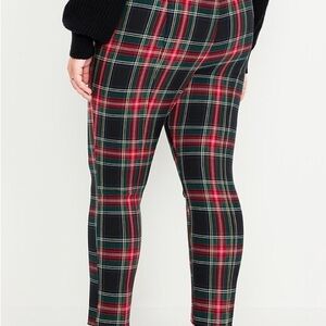 Old Navy Women's Plaid Ankle Pixie - Black and Red